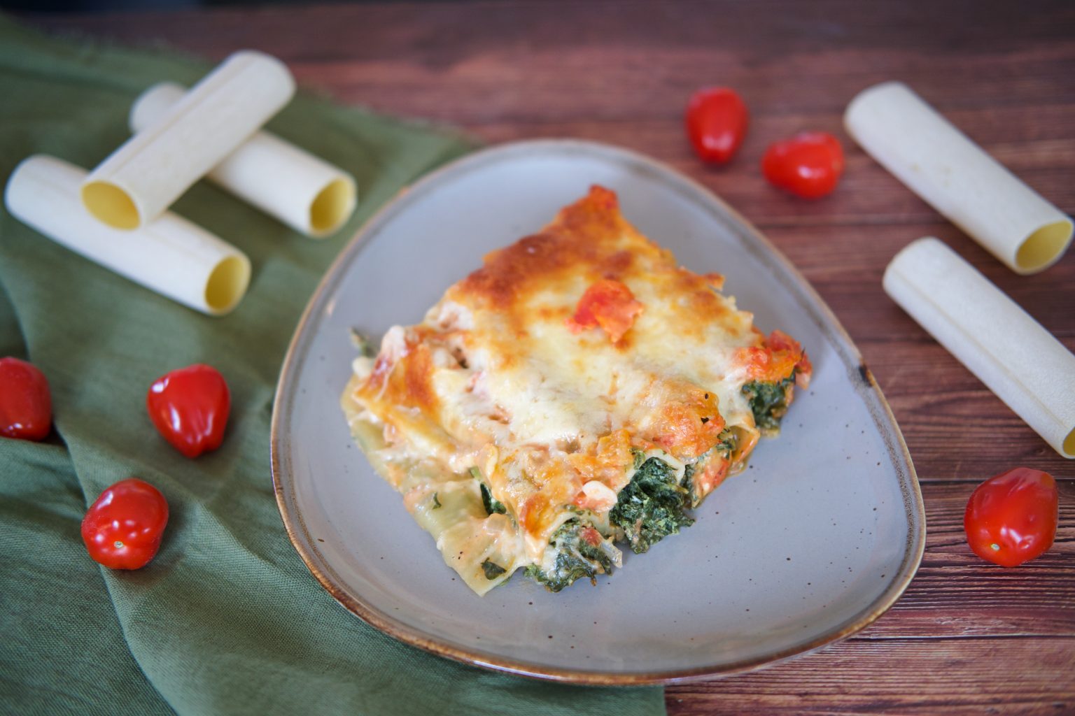 Cannelloni mit Kräuterfrischkäse - Spinat - Lachs Füllung - Genussgabel