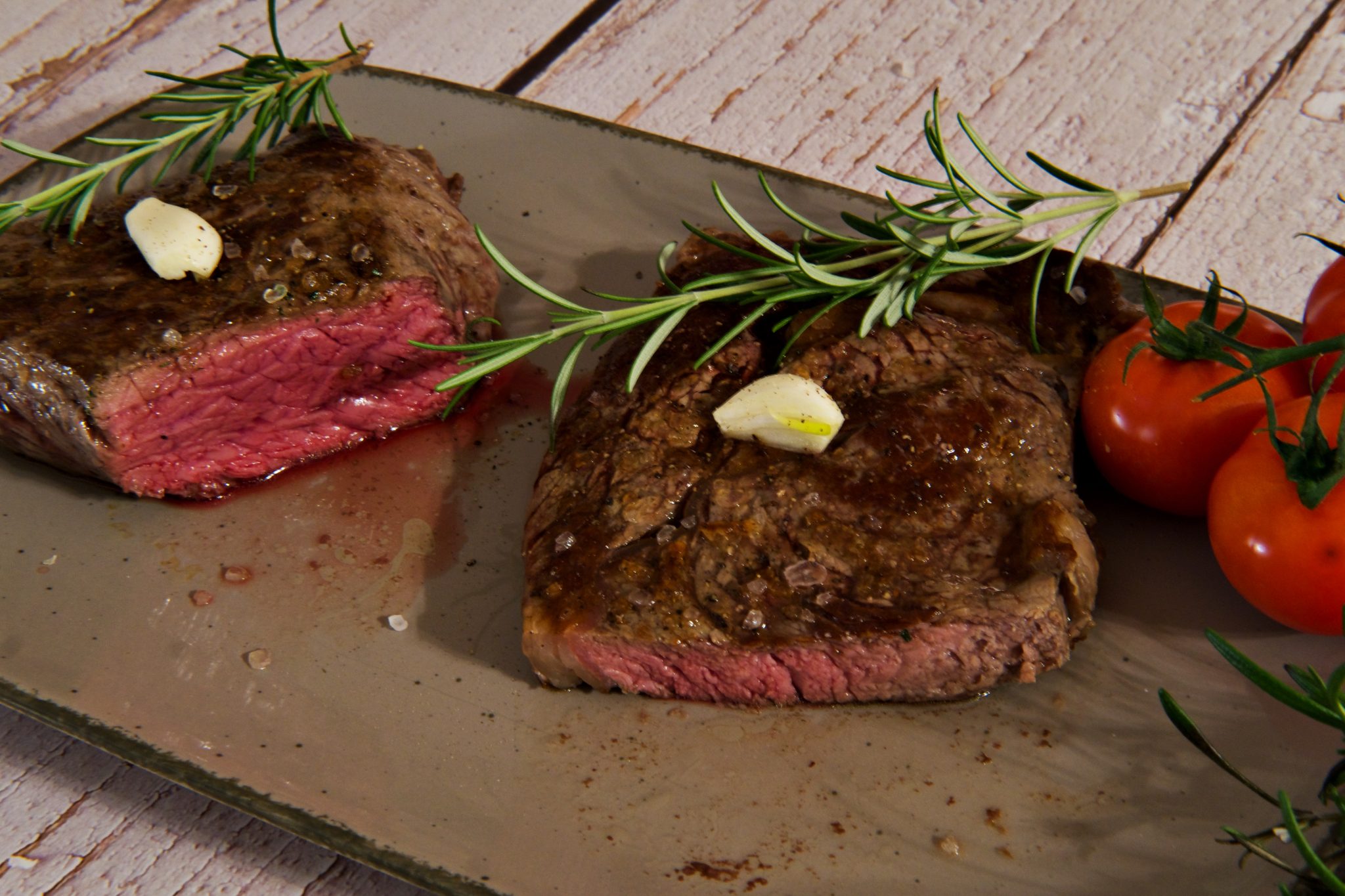 Irisches Rinder- Hüftsteak und Dry Aged Rib Eye Steak