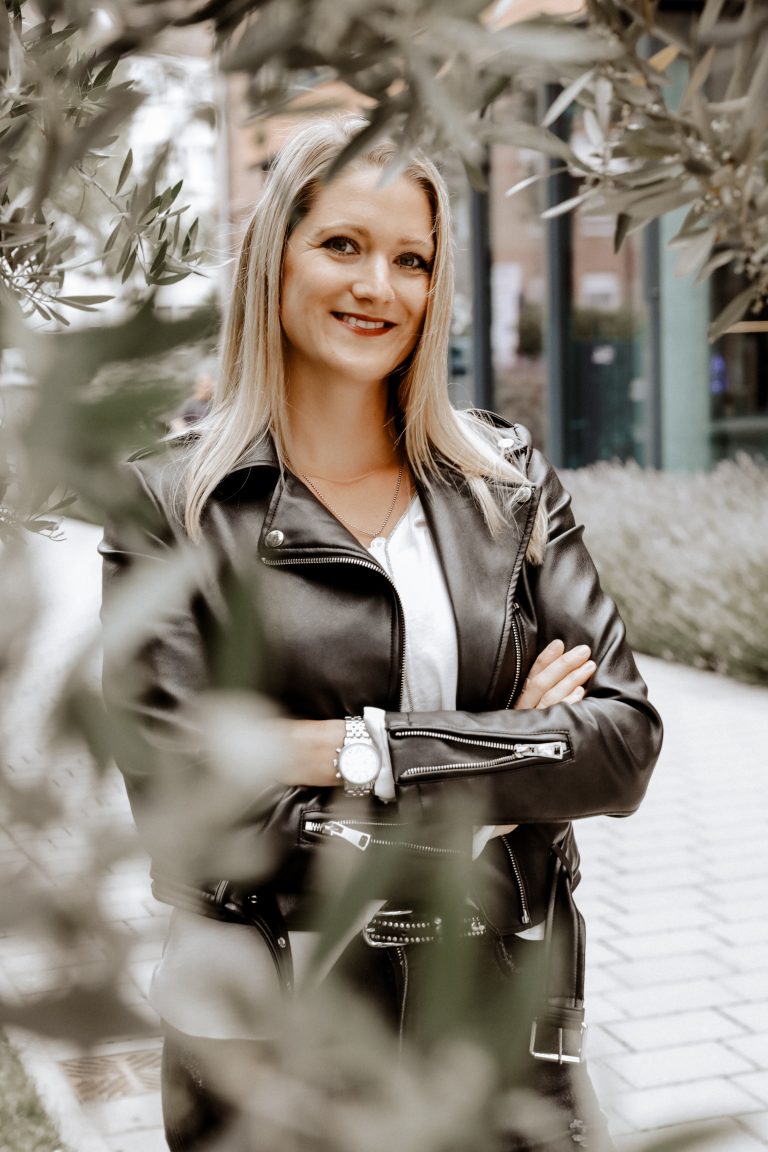 Marinierte Kirschtomaten aus dem Ofen - eine super schnelle Beilage Marinierte Kirschtomaten aus dem Ofen - eine super schnelle Beilage